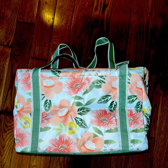 thirty-one Handbags - Thirty-one Fresh Market Floral Collapsible Cooler Bag